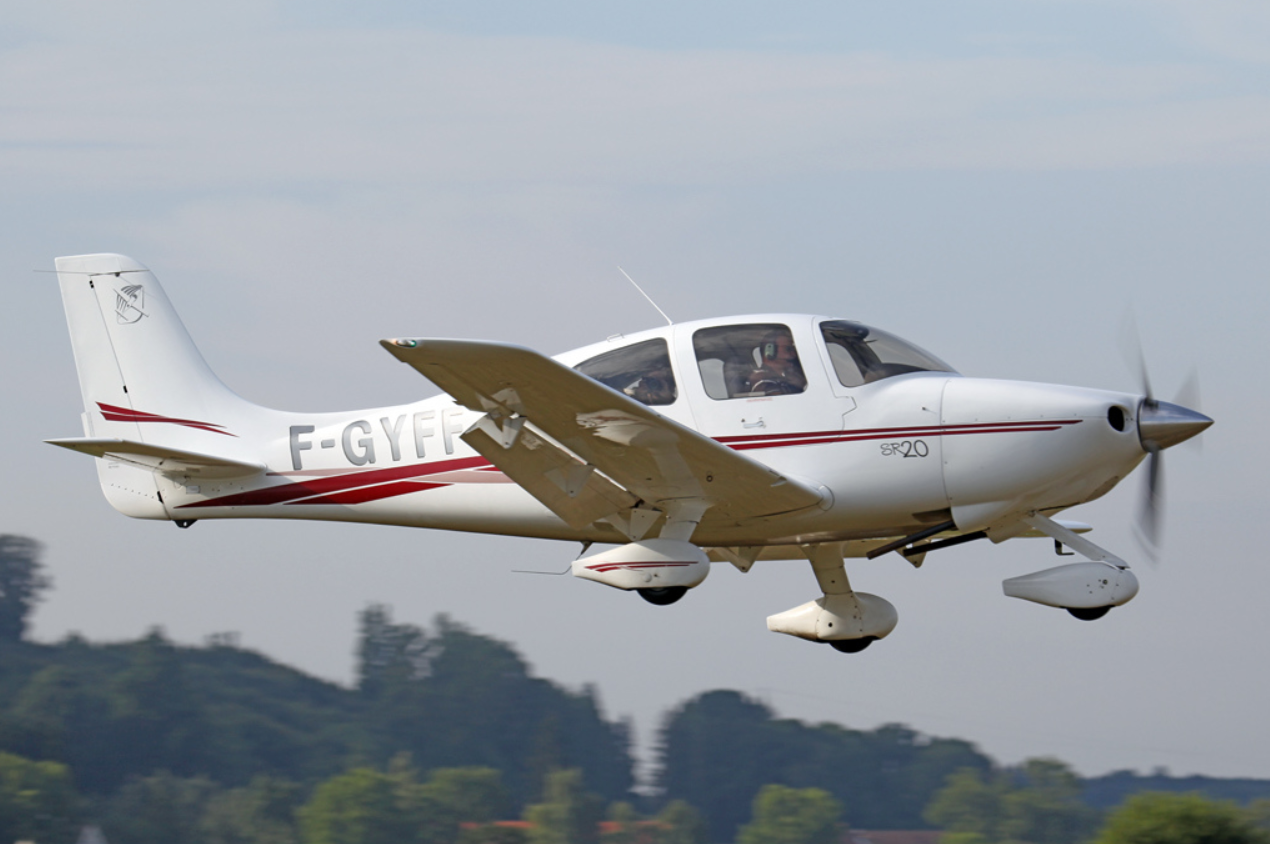 Cirrus SR20, ein typisches Luftfahrzeug, welches mit PPL oder LAPL geflogen werden darf.